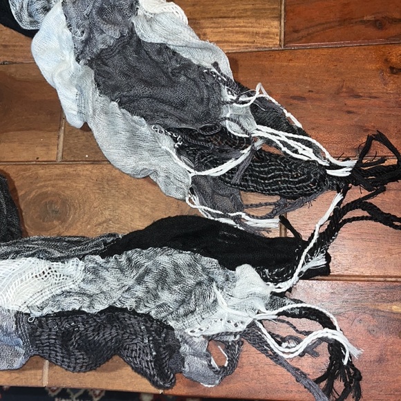 Cute black-grey-white scarfs! - Picture 4 of 8